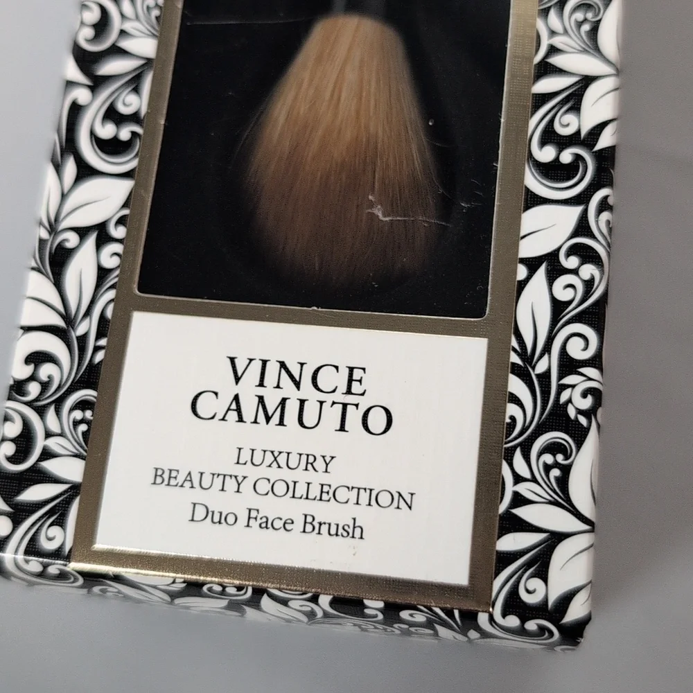 Vince Camuto Luxury Beauty Collection Duo Face Brush Black Handle